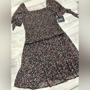 Floral Smocked 2-piece set with Puff Sleeves - Junior M